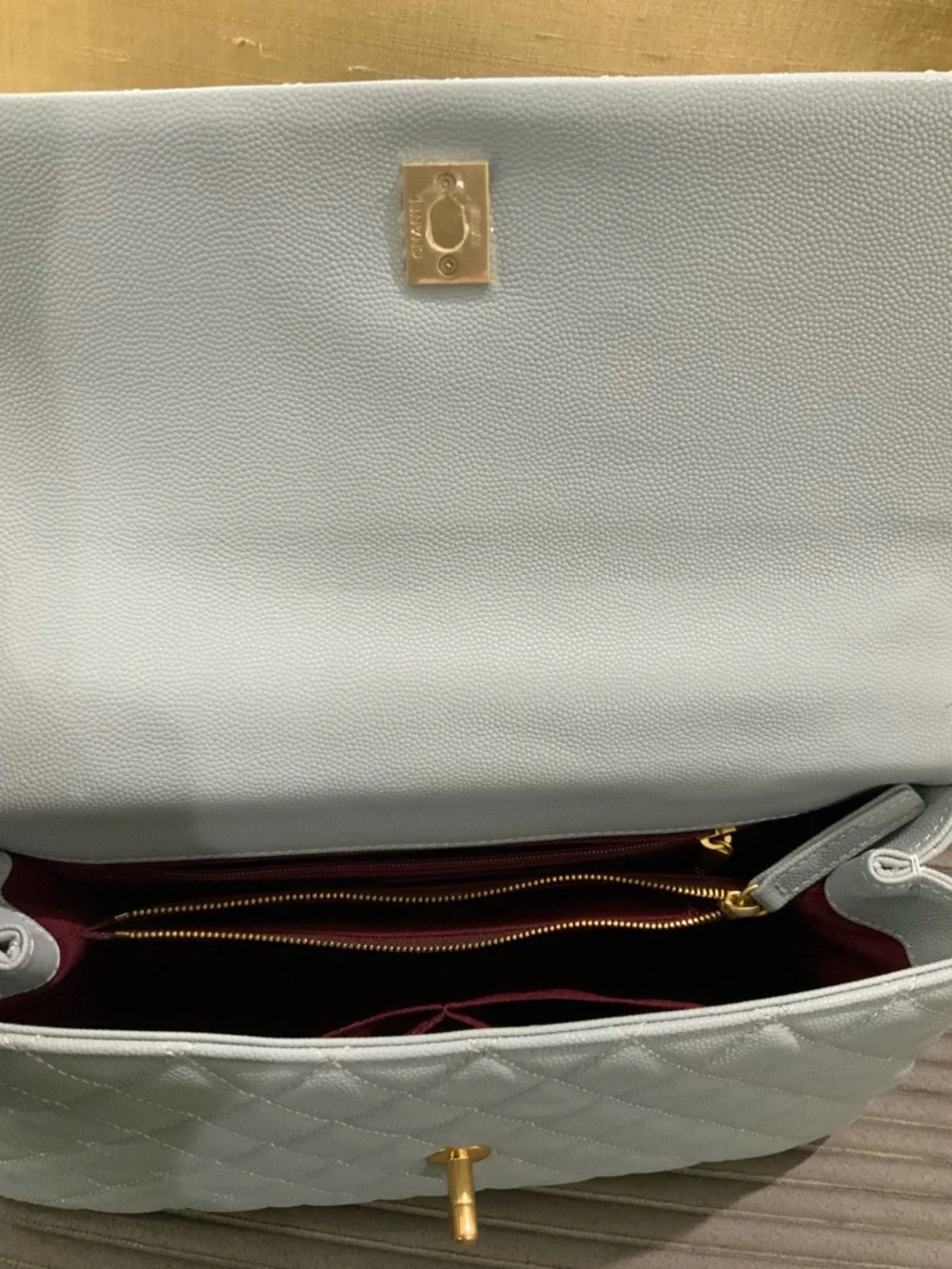 Classic CHANEL Bag: A Stylish and Versatile Choice for Elegance light blue - Picture 9 of 12